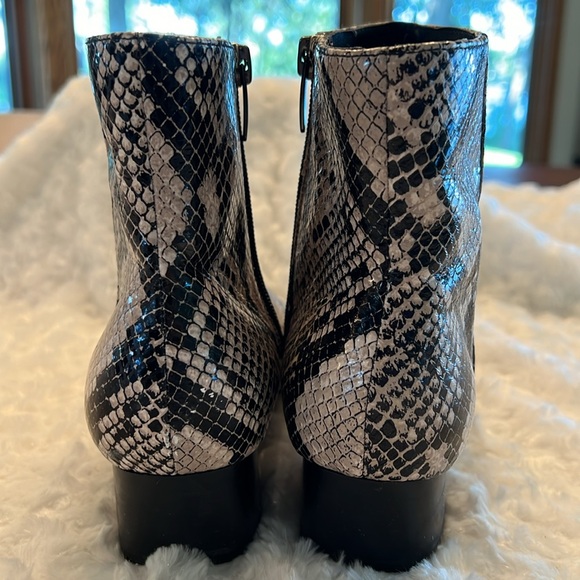 Marc Fisher Tammea2 snake print leather boots sz 7.5 - Picture 3 of 7